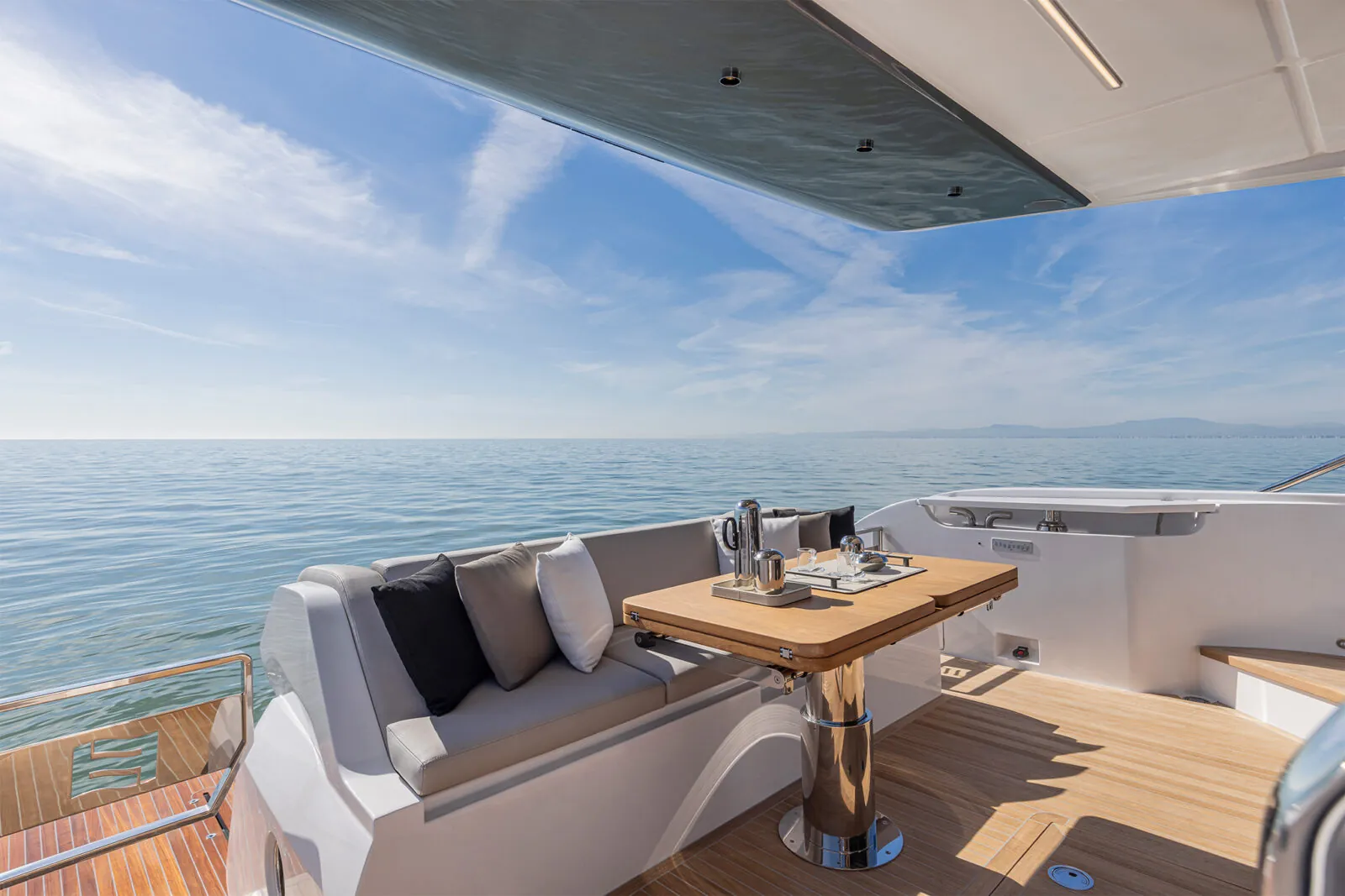Ferretti Yachts 580 SunDeck